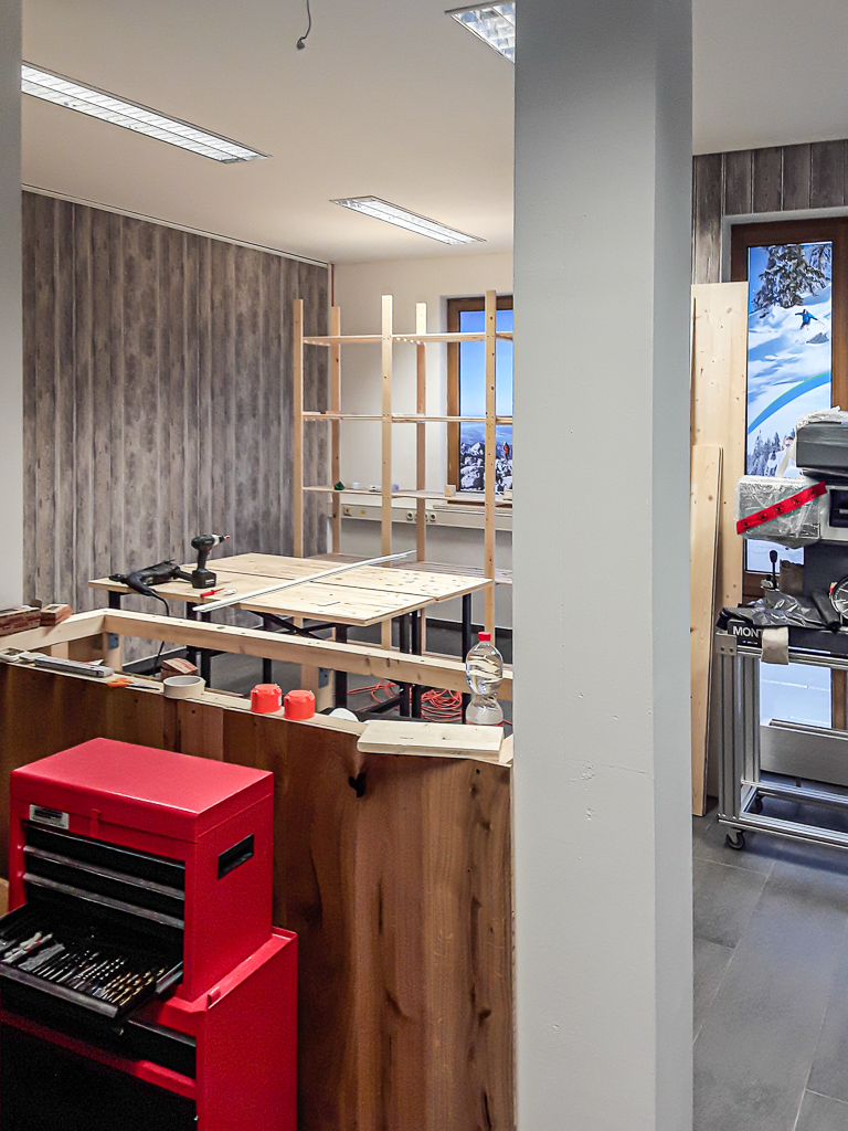 Der Verkaufstresen entsteht